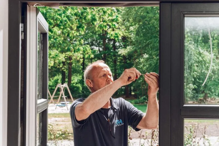 KKFH kunststof kozijnen afstellen