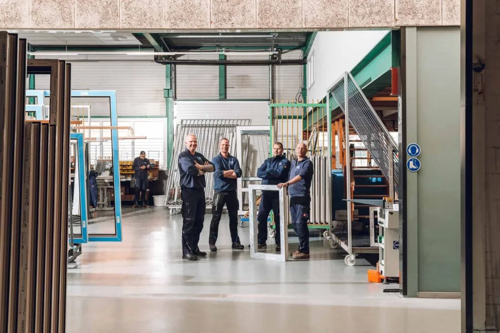 kkfh-kunststof-kozijnenfabriek-heerenveen-productie-team