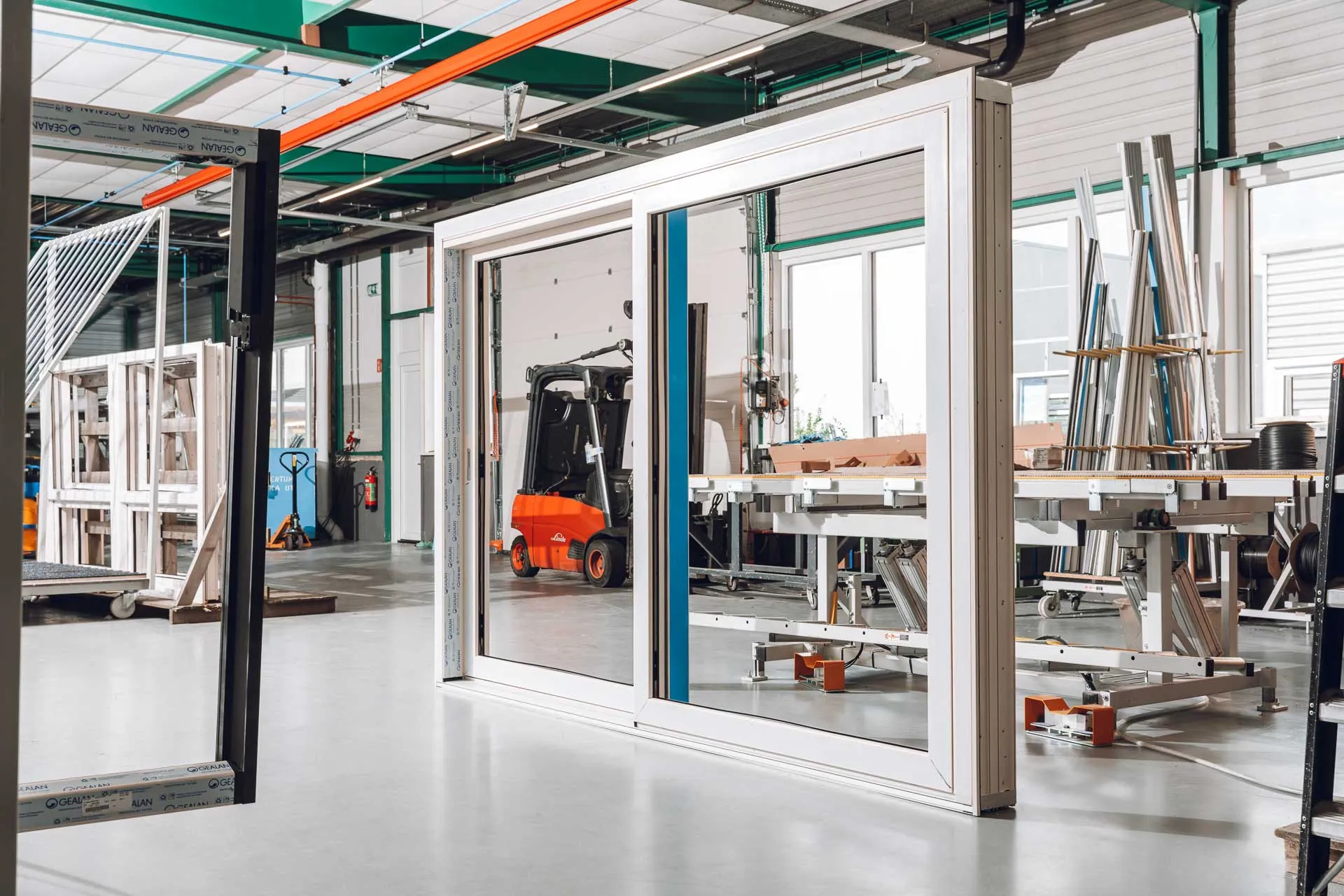 kkfh-kunststof-kozijnenfabriek-heerenveen-productie2-2-delige-kunststof-schuifpui