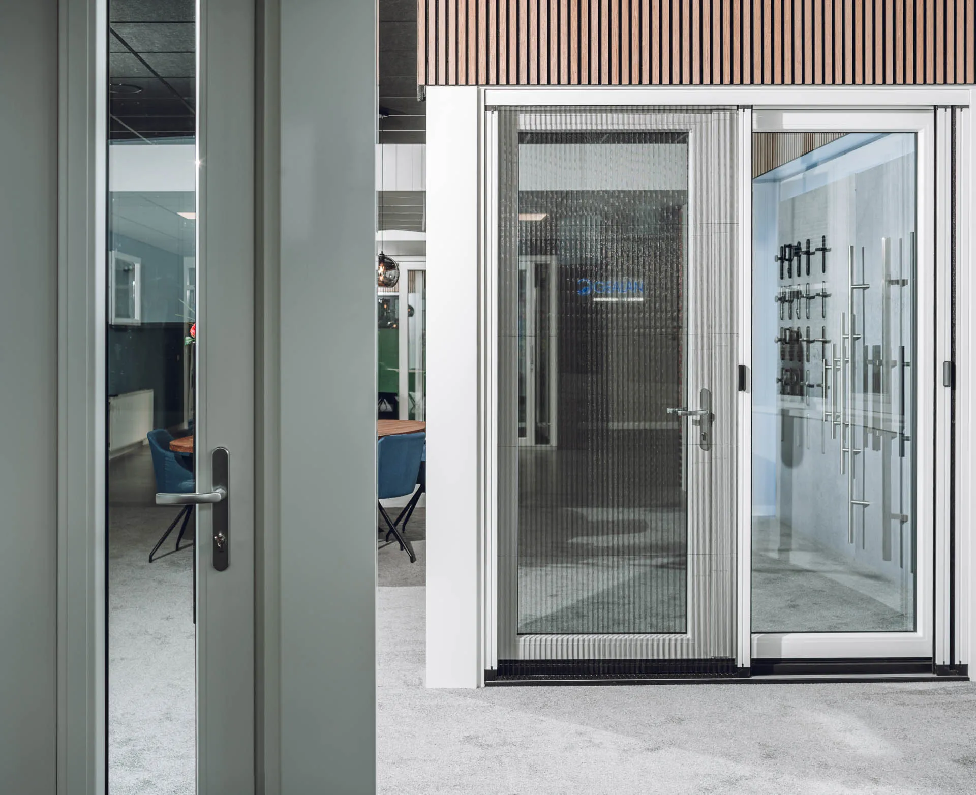 kkfh-showroom-kunststof-deuren-horren